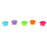 detal karty z motywem i wpiętymi kolorowymi guzikami