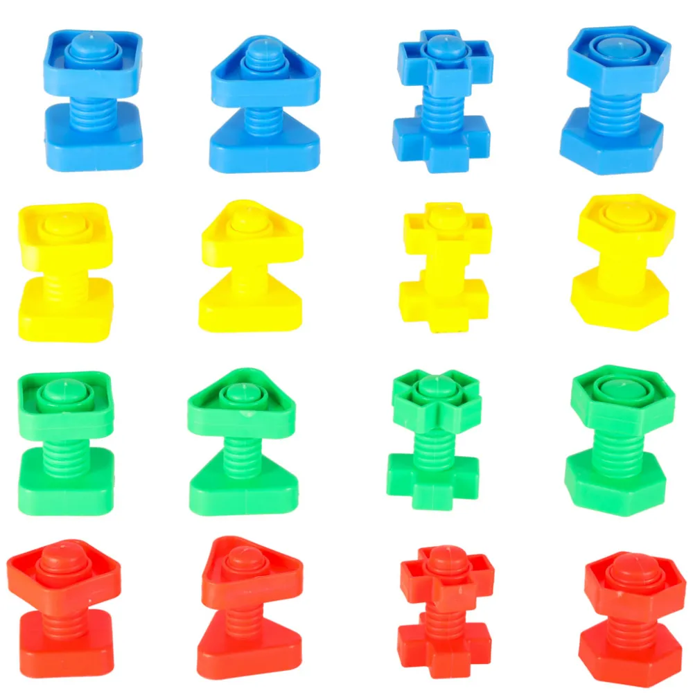 widok całego kompletu śrub z nakrętkami Montessori na białym tle