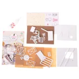 detal lampki led w drewnianym domku retro