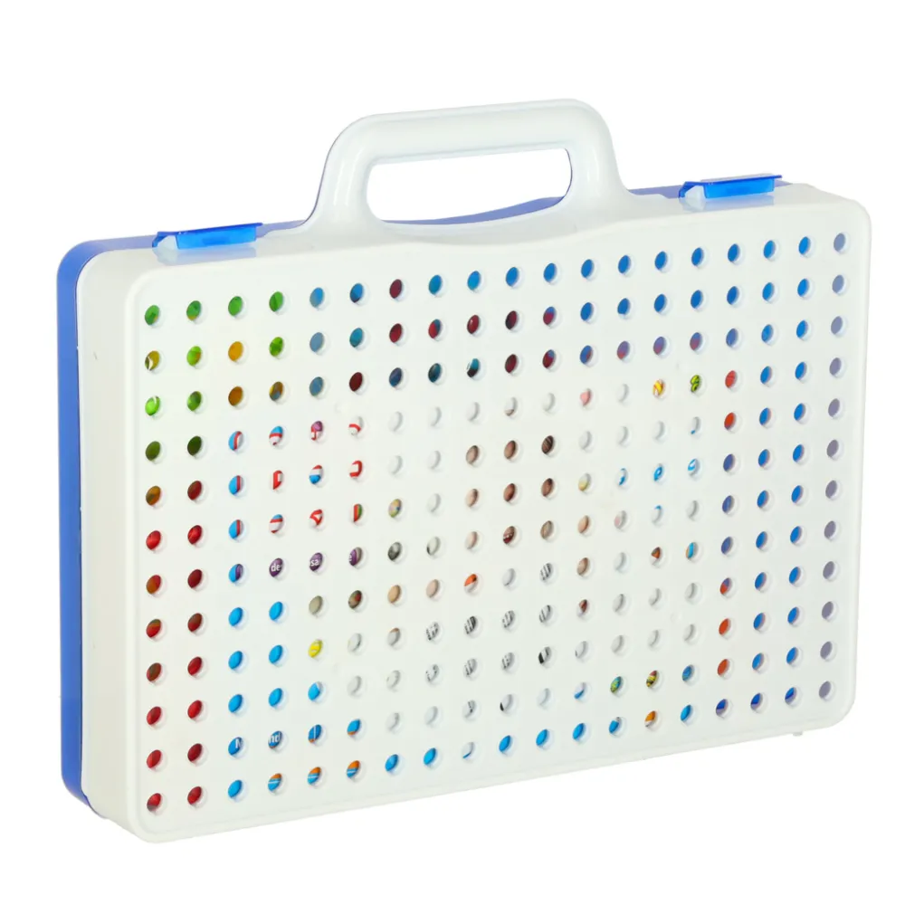 wkrętarka zabawkowa z funkcją dźwięku na tle tablicy-walizki