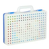 wkrętarka zabawkowa z funkcją dźwięku na tle tablicy-walizki