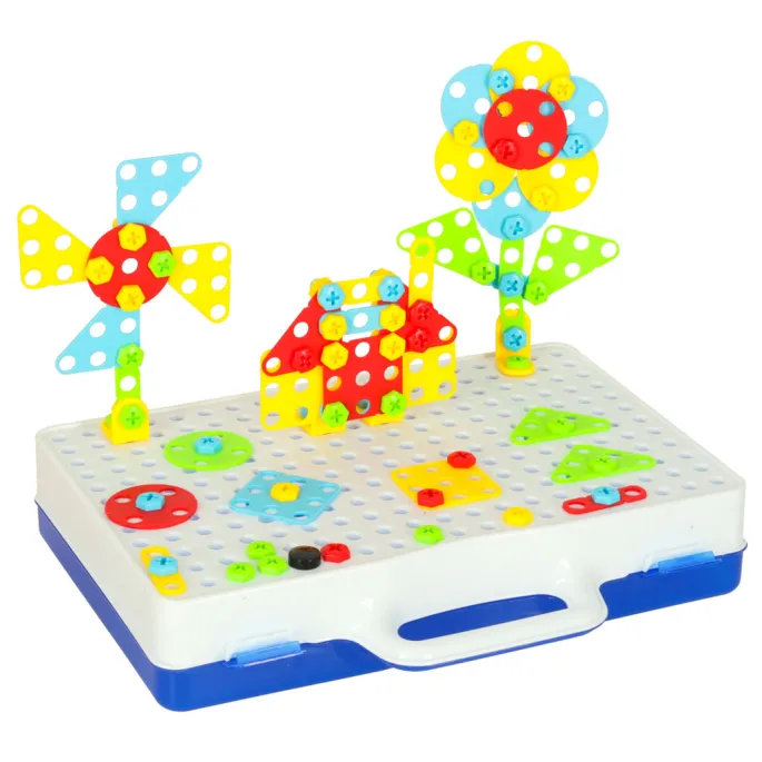 przykładowe wzory ułożone z kolorowych śrubek na tablicy