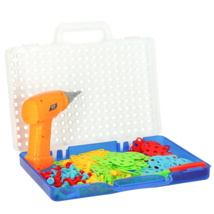 wszystkie elementy zestawu rozłożone wokół walizki