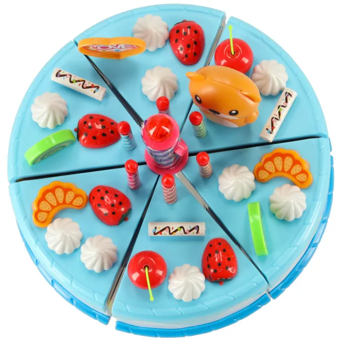 akcesoria z zestawu: talerzyki, kubeczki i sztućce