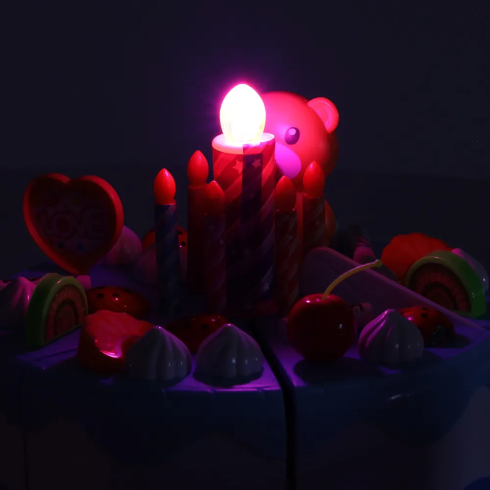 tort do zabawy kuchennej w odcieniach niebieskiego