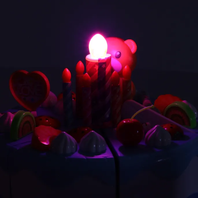 tort do zabawy kuchennej w odcieniach niebieskiego