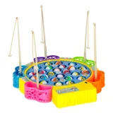 zbliżenie na ruchome rybki podczas rozgrywki zręcznościowej