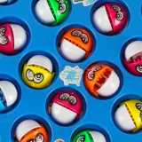 widok platformy w momencie otwierania pyszczków przez rybki