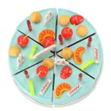 zestaw tortu z owocami i babeczkami widoczny w całości