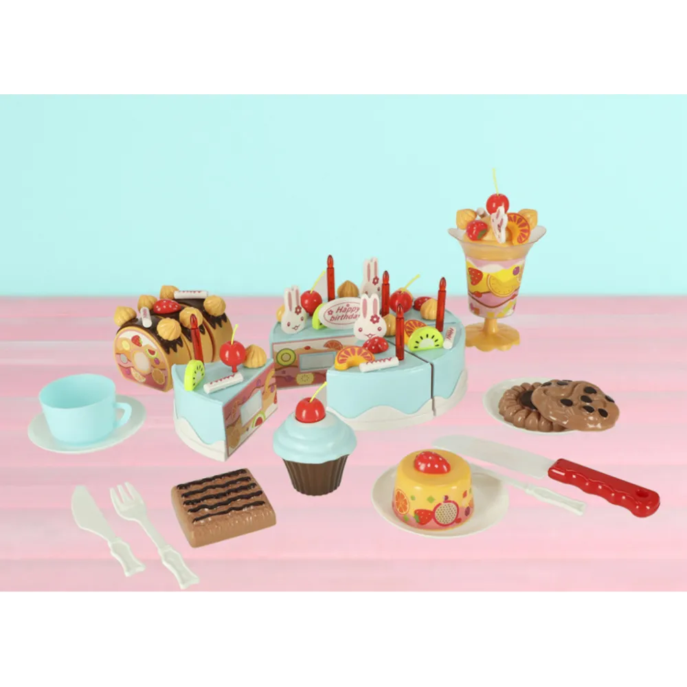 ozdobny kartonowy zestaw tortu urodzinowego przygotowany na prezent