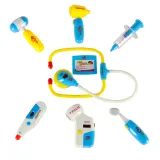 akcesoria medyczne dla dzieci ułożone obok walizki