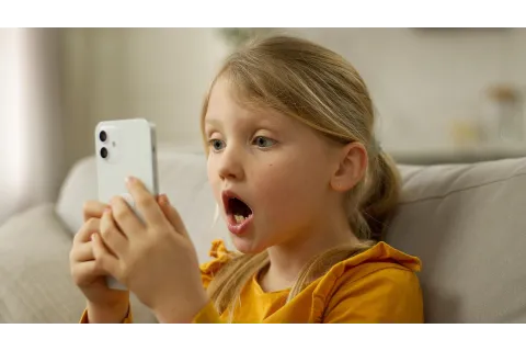 Zabawa offline kontra ekran - pomysły na zabawy i zabawki bez smartfonów